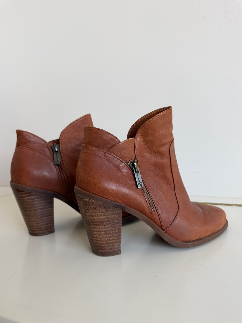 Jessica Simpson Cognac Leather Ankle Booties with Stacked Heel 6.5